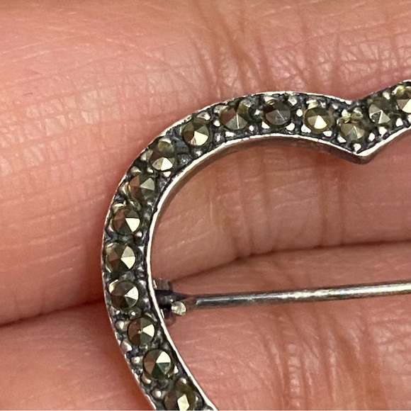 Vintage Signed 925 A Sterling Silver Marcasite Heart-shaped Love Brooch - Picture 9 of 9